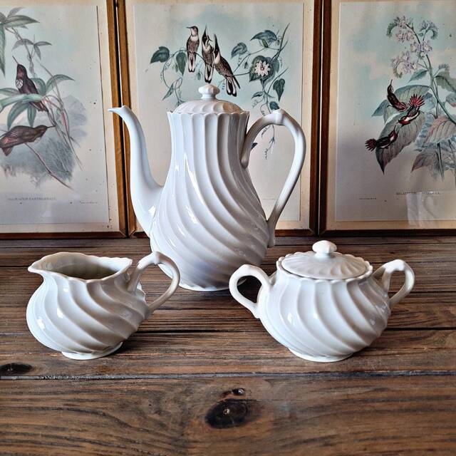 Haviland Torse Blanc porcelain, 12 cups and accessories. Limoges