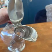 Carafe à vin en étain « L’Esprit et le Vin »