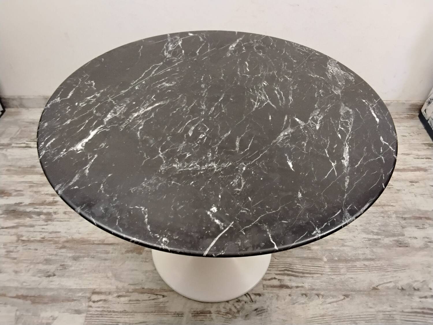 Knoll marble tulip table