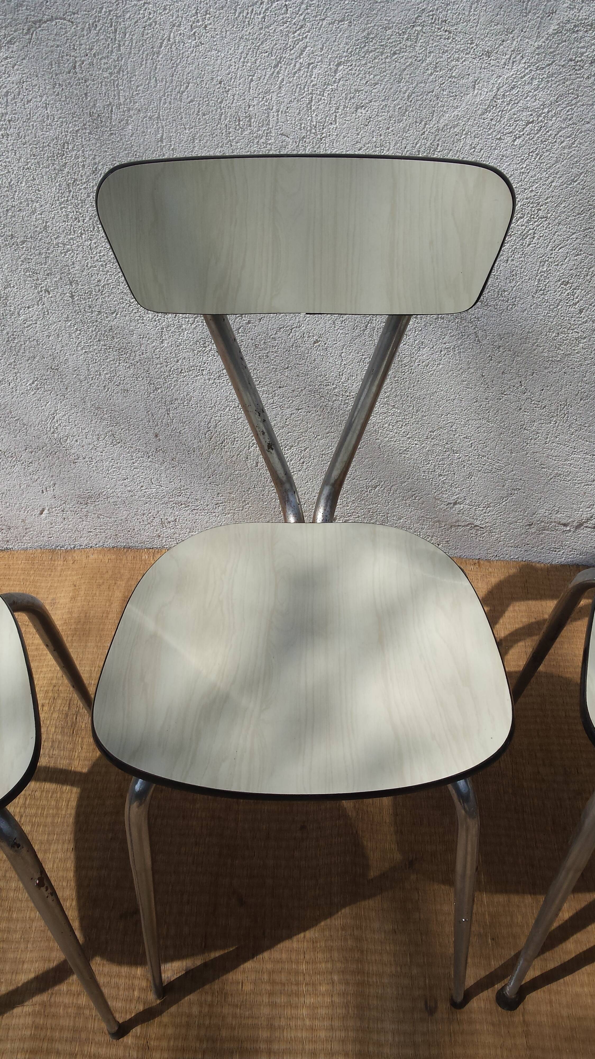 Table et 4 chaises en formica