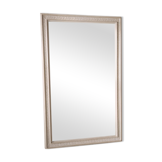 Miroir biseauté en bois laqué blanc à décor de frises de feuilles de chêne h:1m74