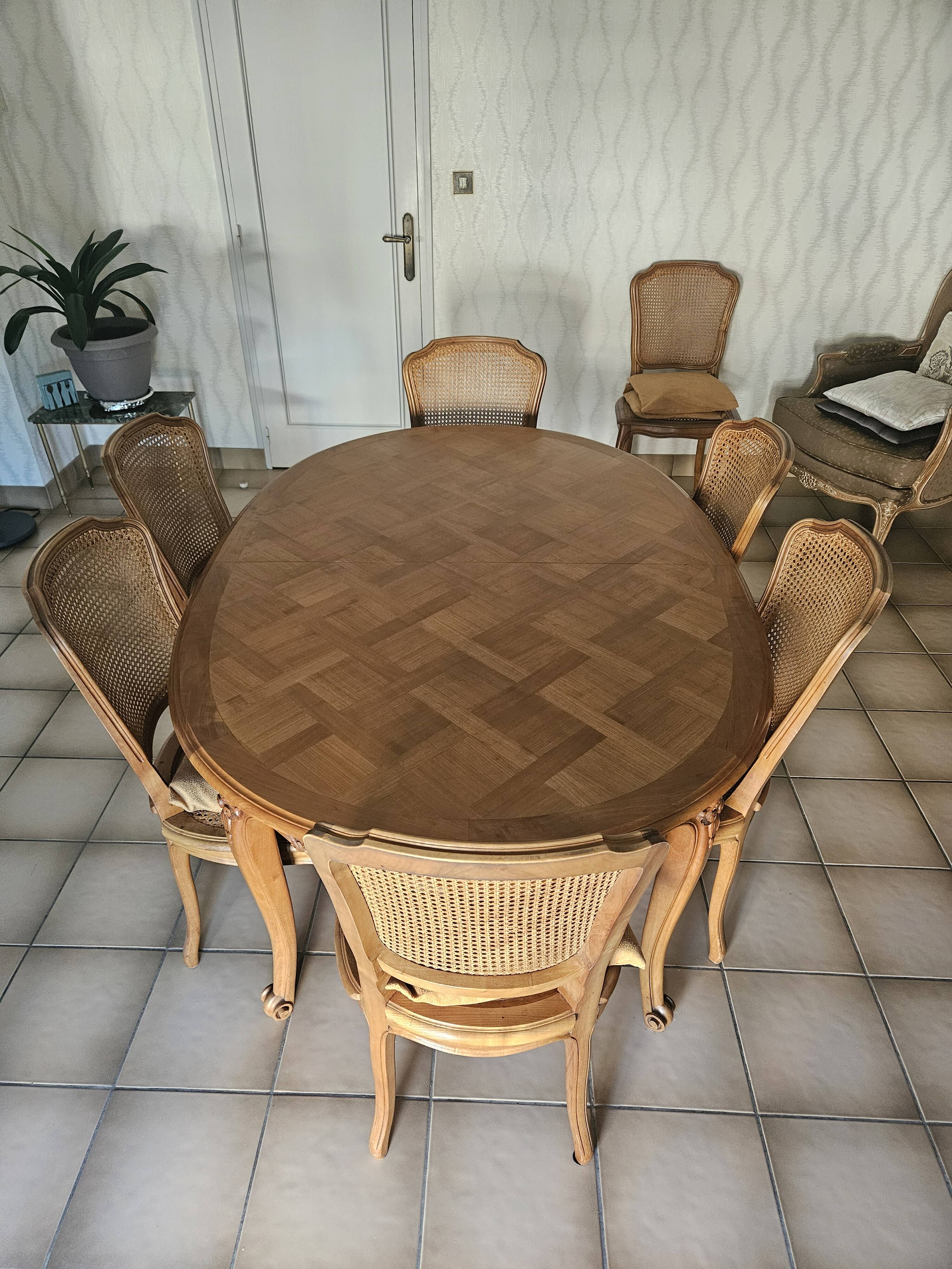 Oval cherry wood table made by a cabinetmaker, with 3 extensions and 8 chairs.