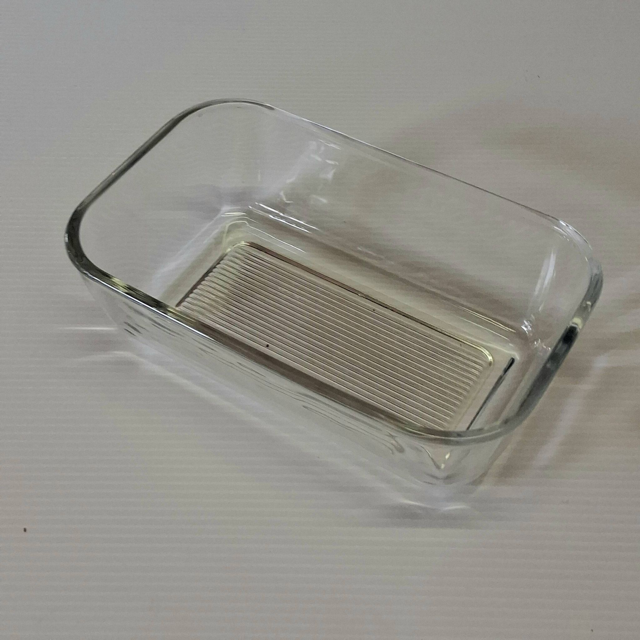 Very nice glass butter dish from Arcoroc in very good condition.