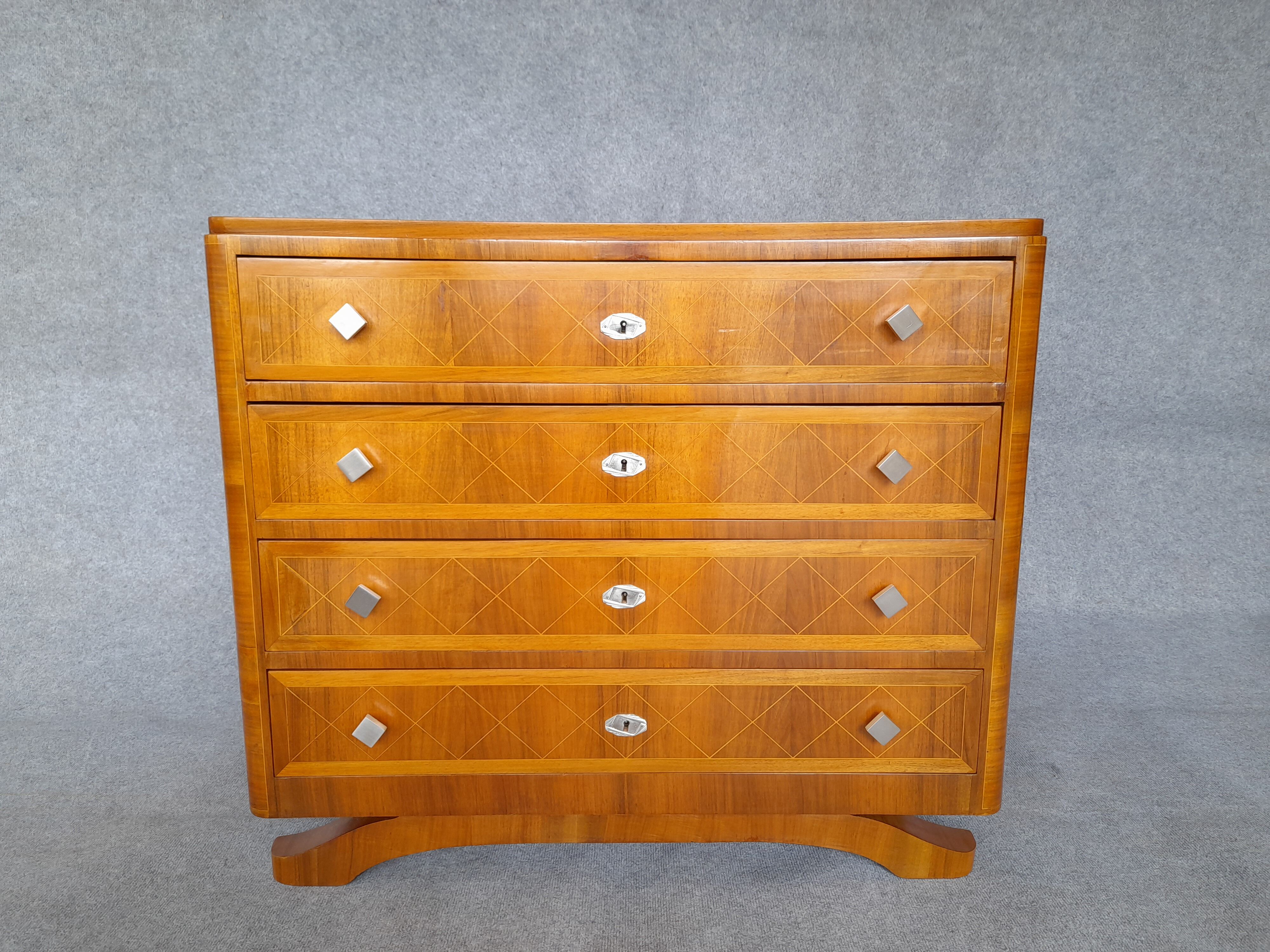 Art Deco chest of drawers (1930-1940) in walnut