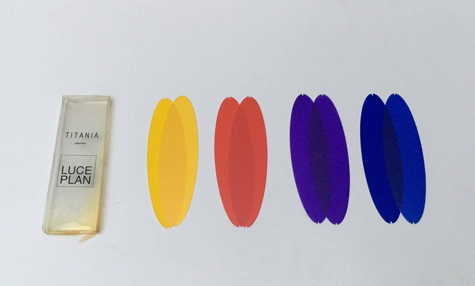 Titania Terra floor lamp, postmodern Italian design by Alberto Meda and Paolo Rizzatto for Luceplan.