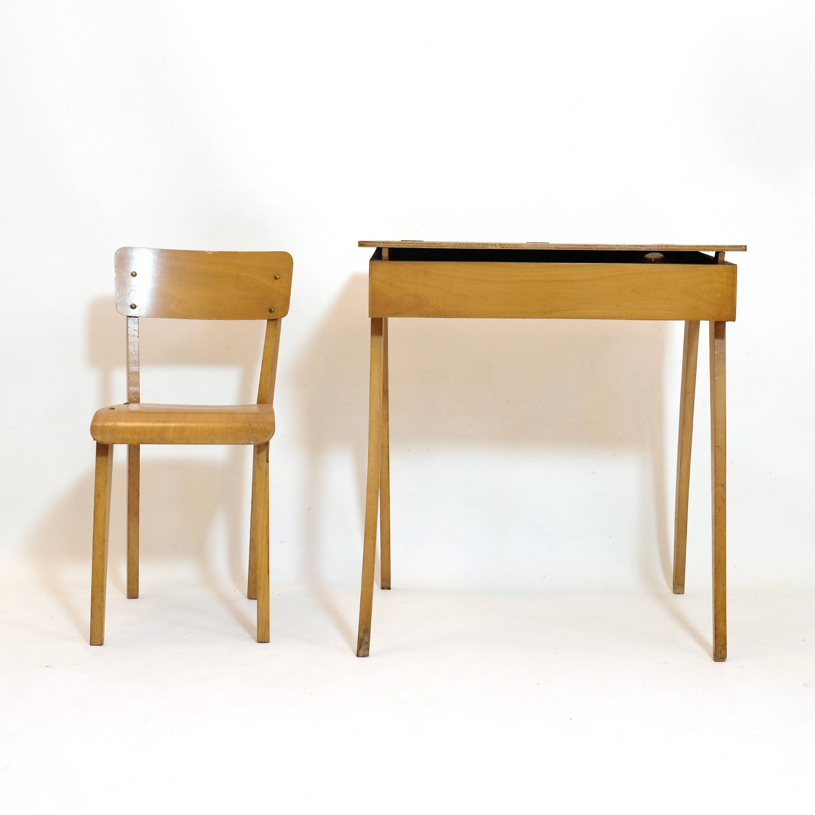 Small children's desk and chair from the 50s and 60s.