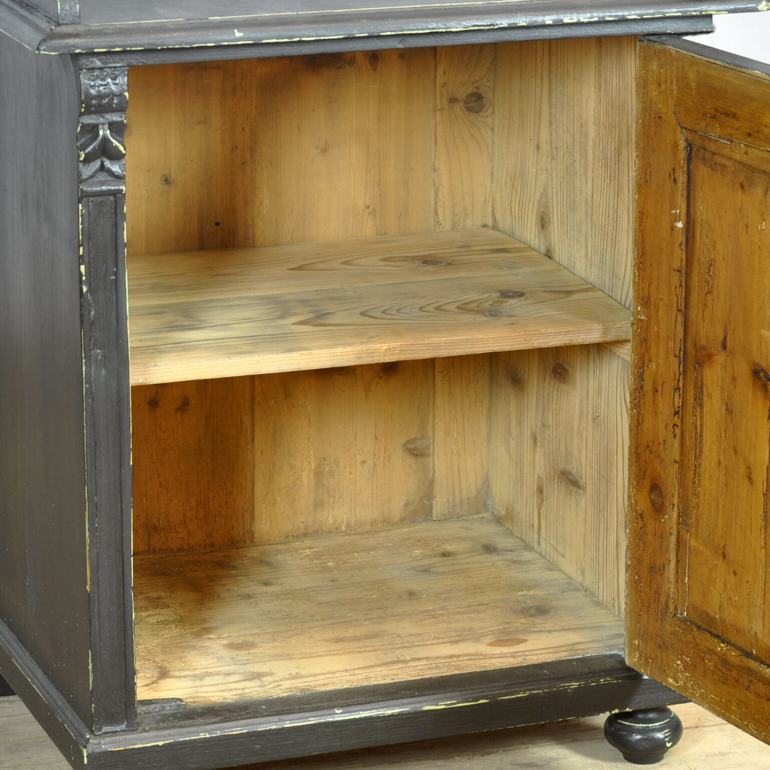 Armoire en pin, vers 1900