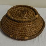 Old basket in braided straw (bourgne)