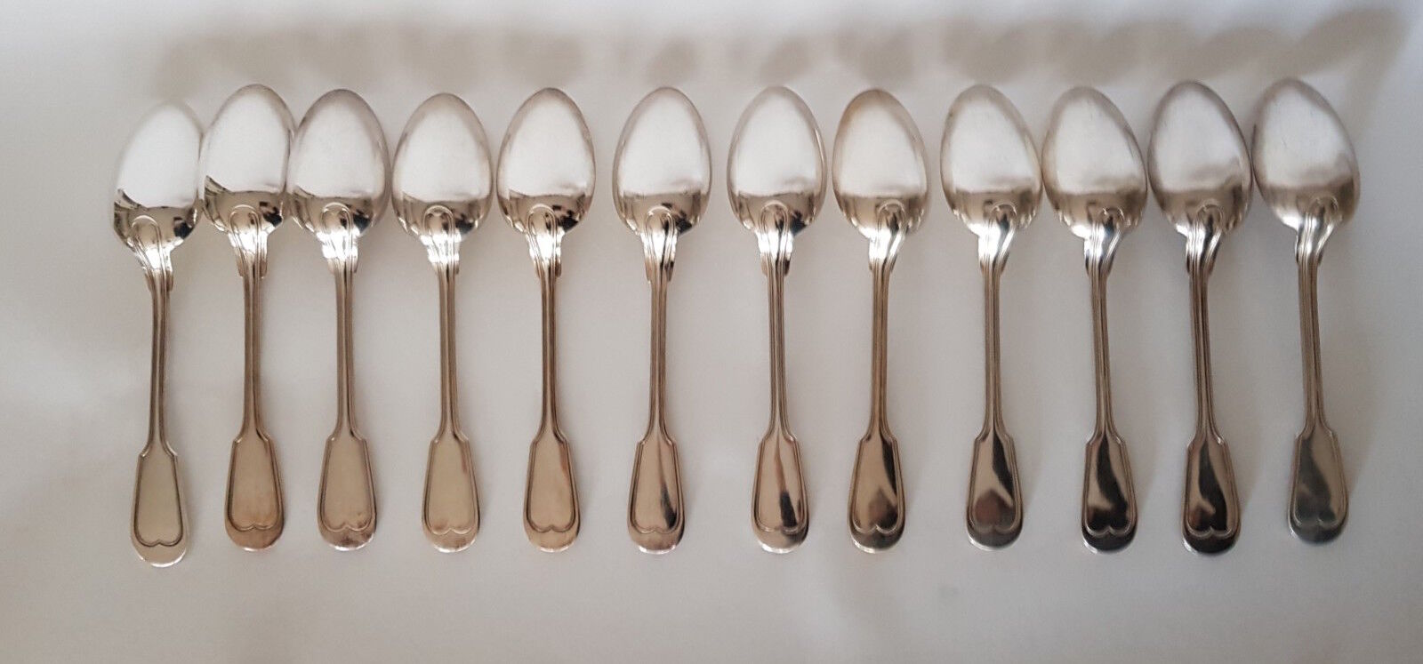 Couverts de  table et cuillères à thé en metal argenté  maison Ercuis