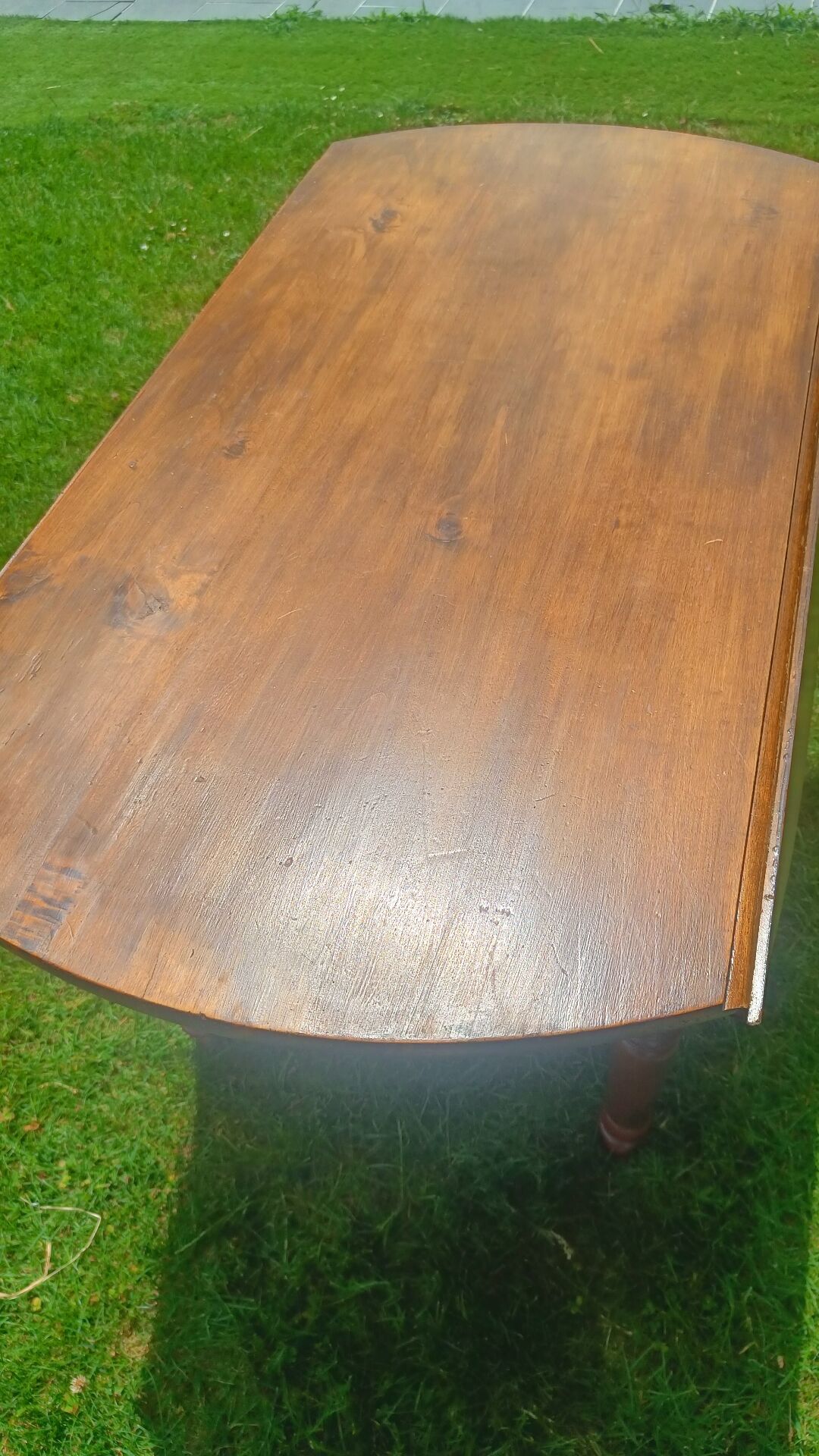 Folding wooden round table – Ø 115 cm