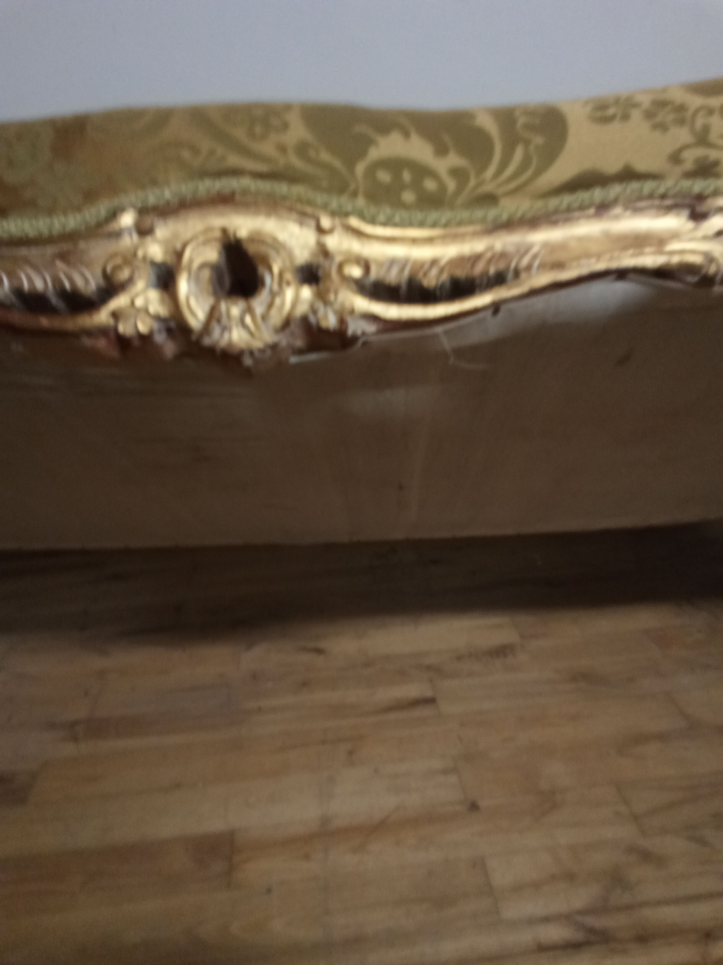 Meridian rococo golden