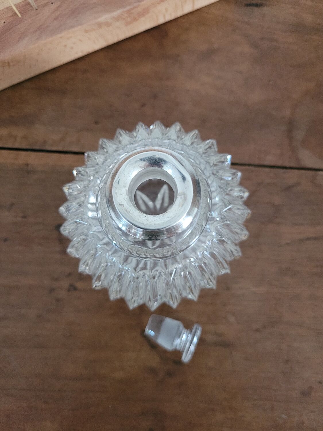 Fine-ribbed crystal bottle
