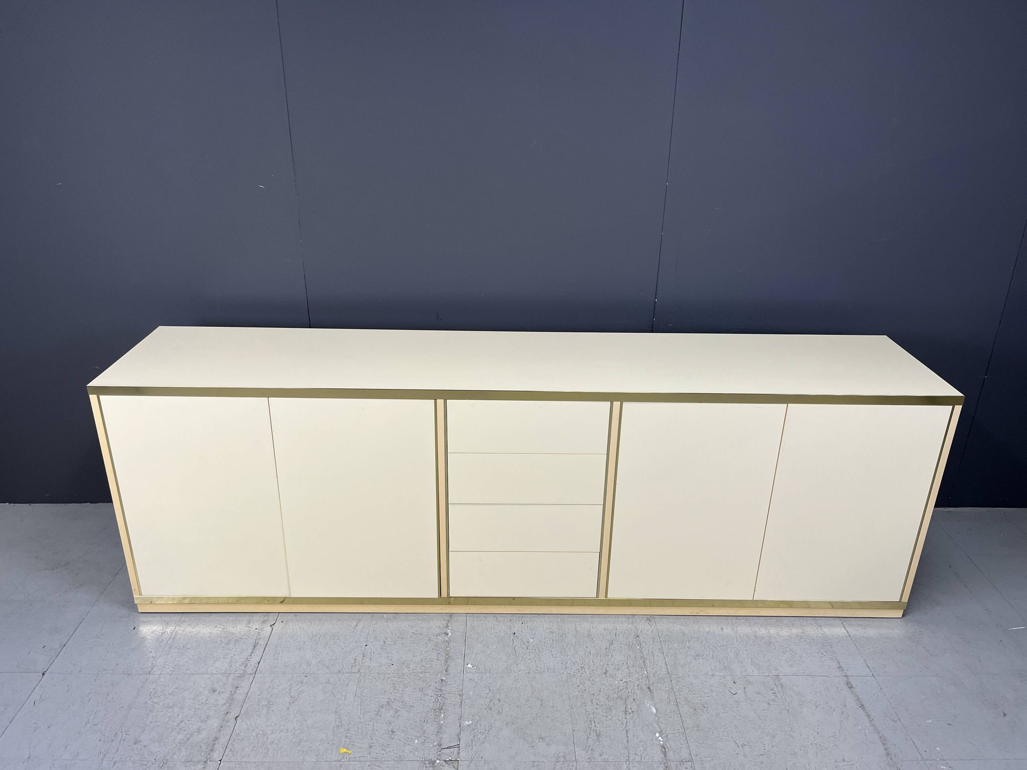 Beige lacquered credenza, 1970s