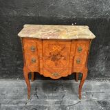 Small transition style jumping chest of drawers.