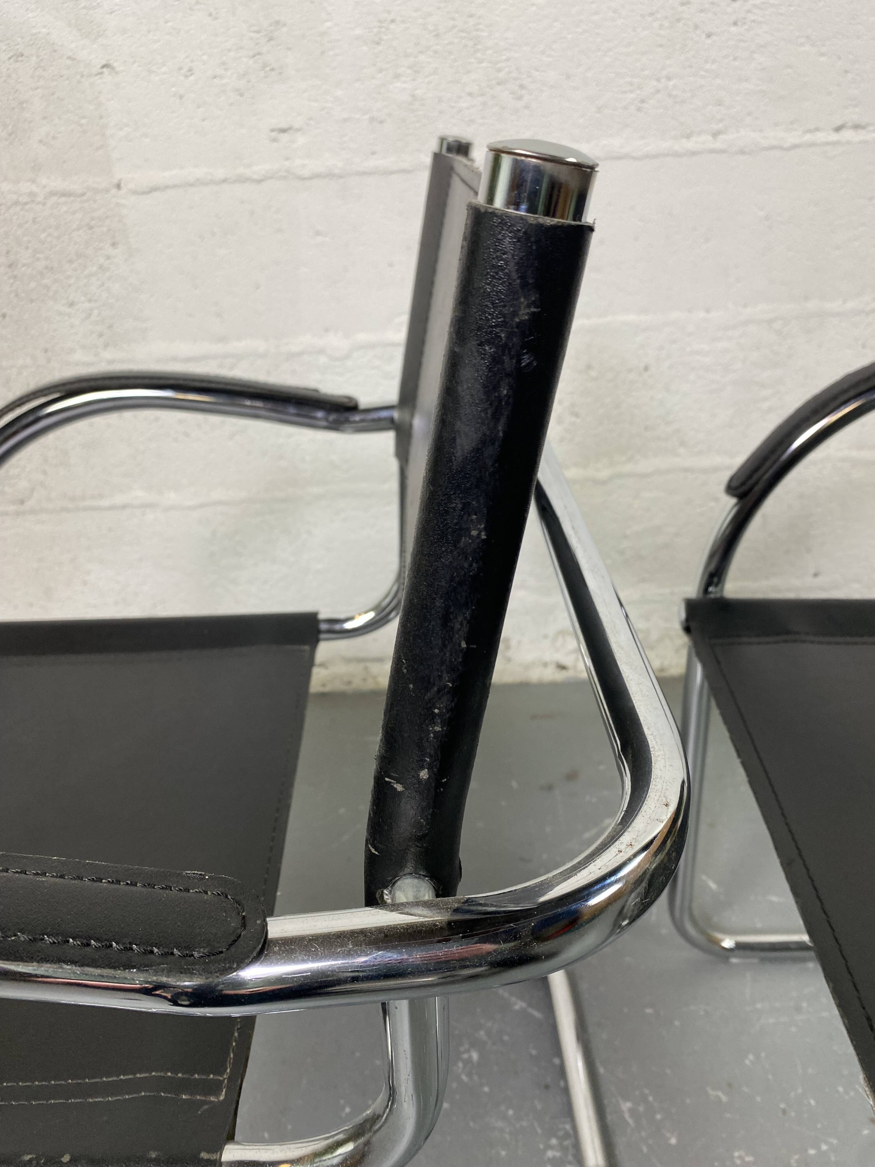 Paire de Fauteuils Design en simili cuir et Aluminium