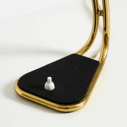 Rare grande lampe de table en laiton de style Mid-Century Modern avec une belle patine.