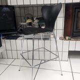 Bar stool series 7 by Arne Jacobsen, Fritz Hansen