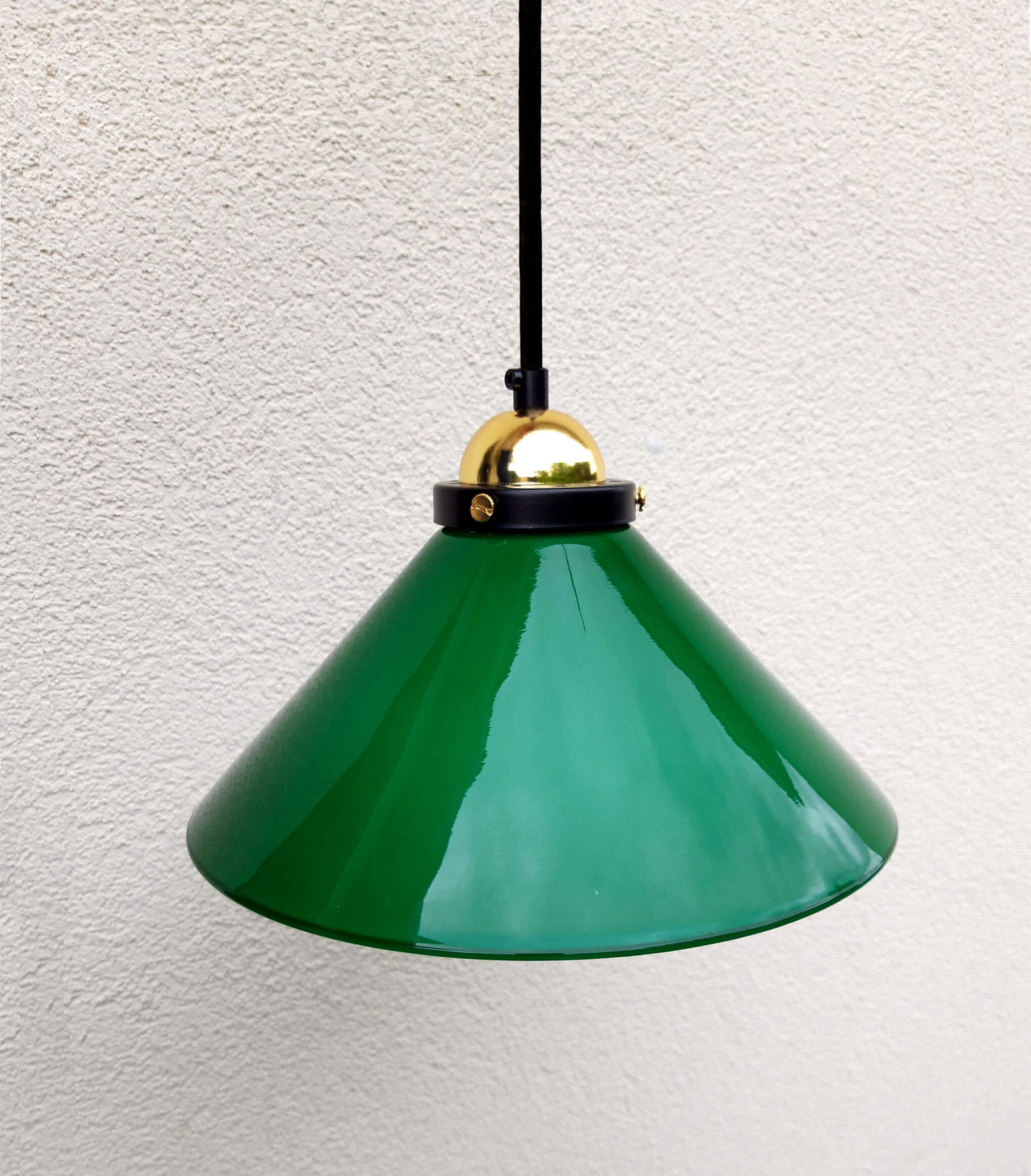 Green opaline suspension