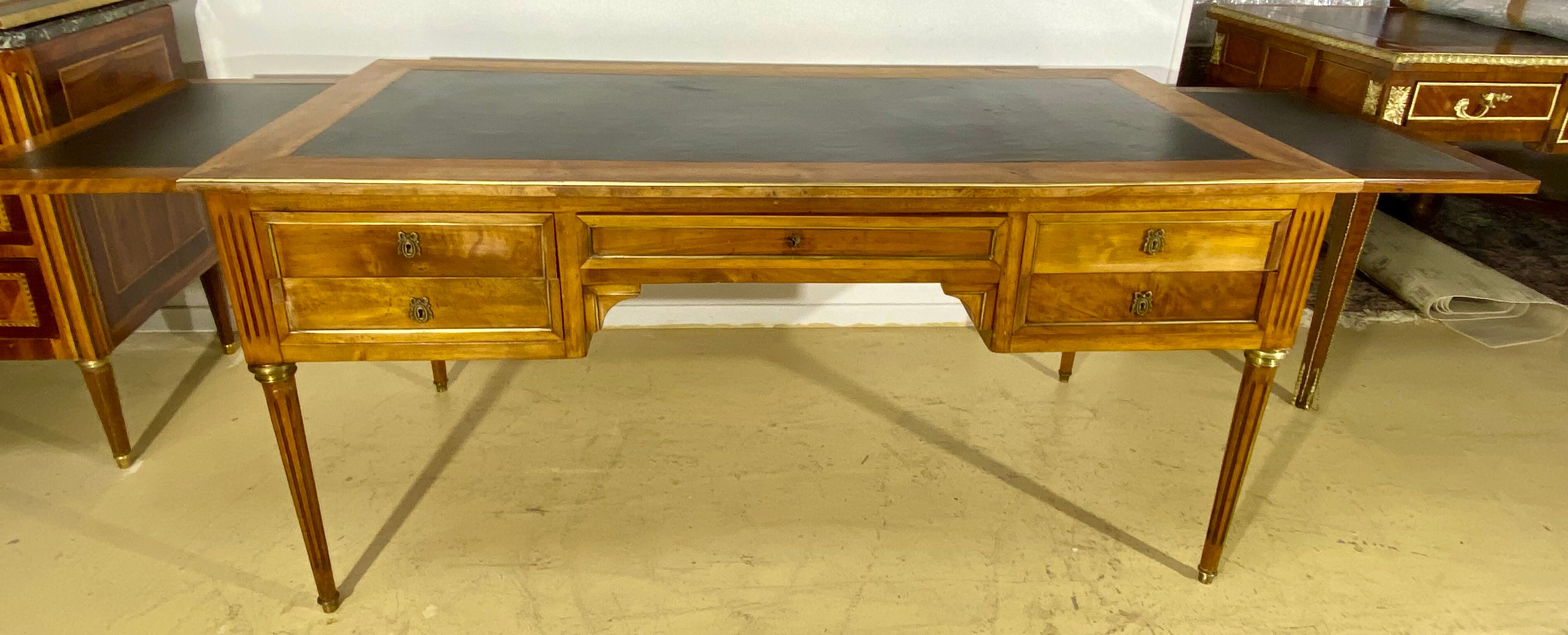 Louis XVI style desk in walnut veneer and brass fillets