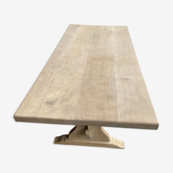Aerogumed monastery table