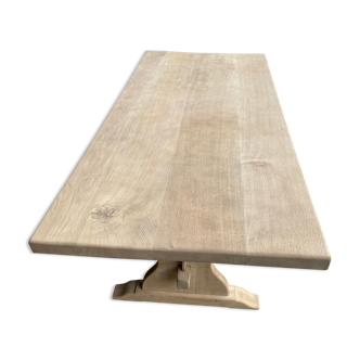 Aerogumed monastery table