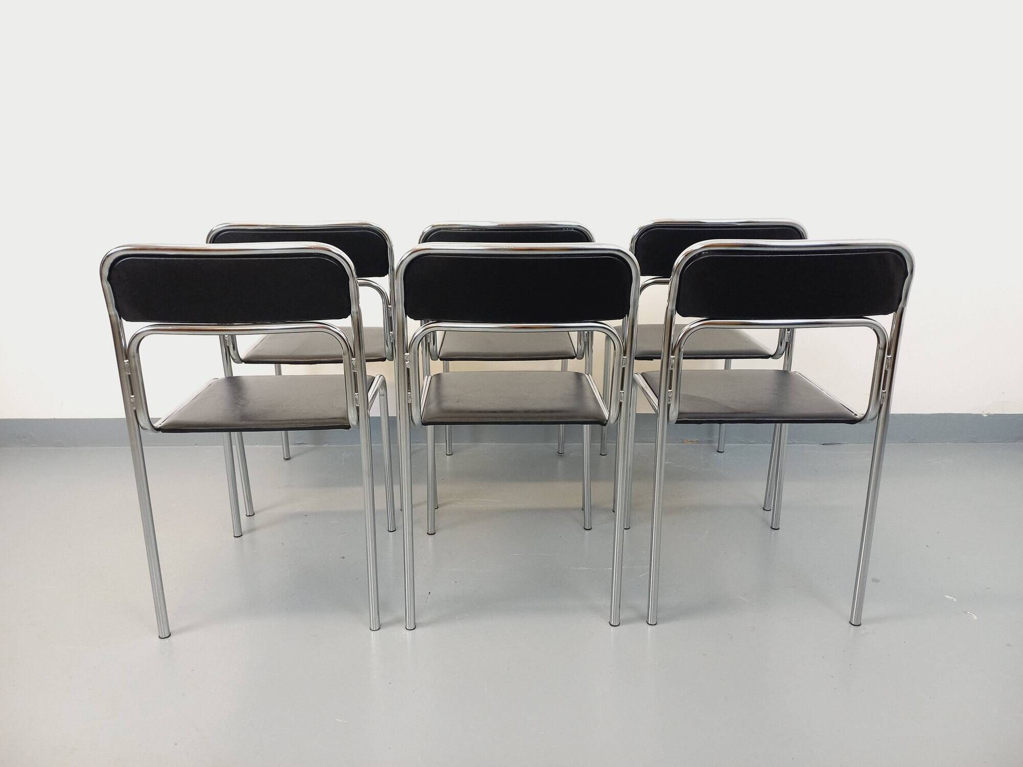 Set of 6 vintage Italian stackable chairs in chrome metal and faux leather.