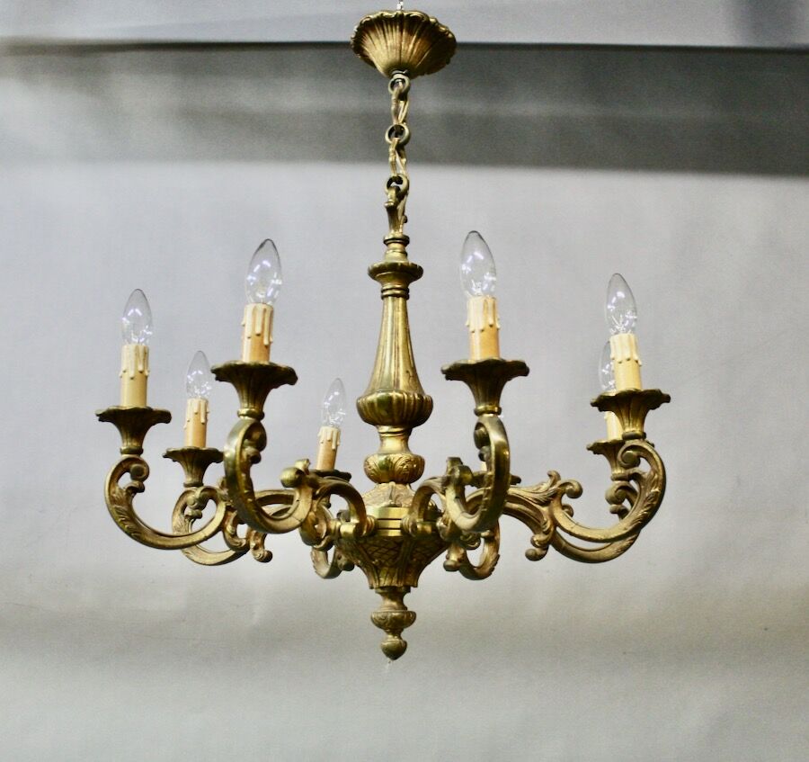 Lustre en bronze à 8 bras de lumière