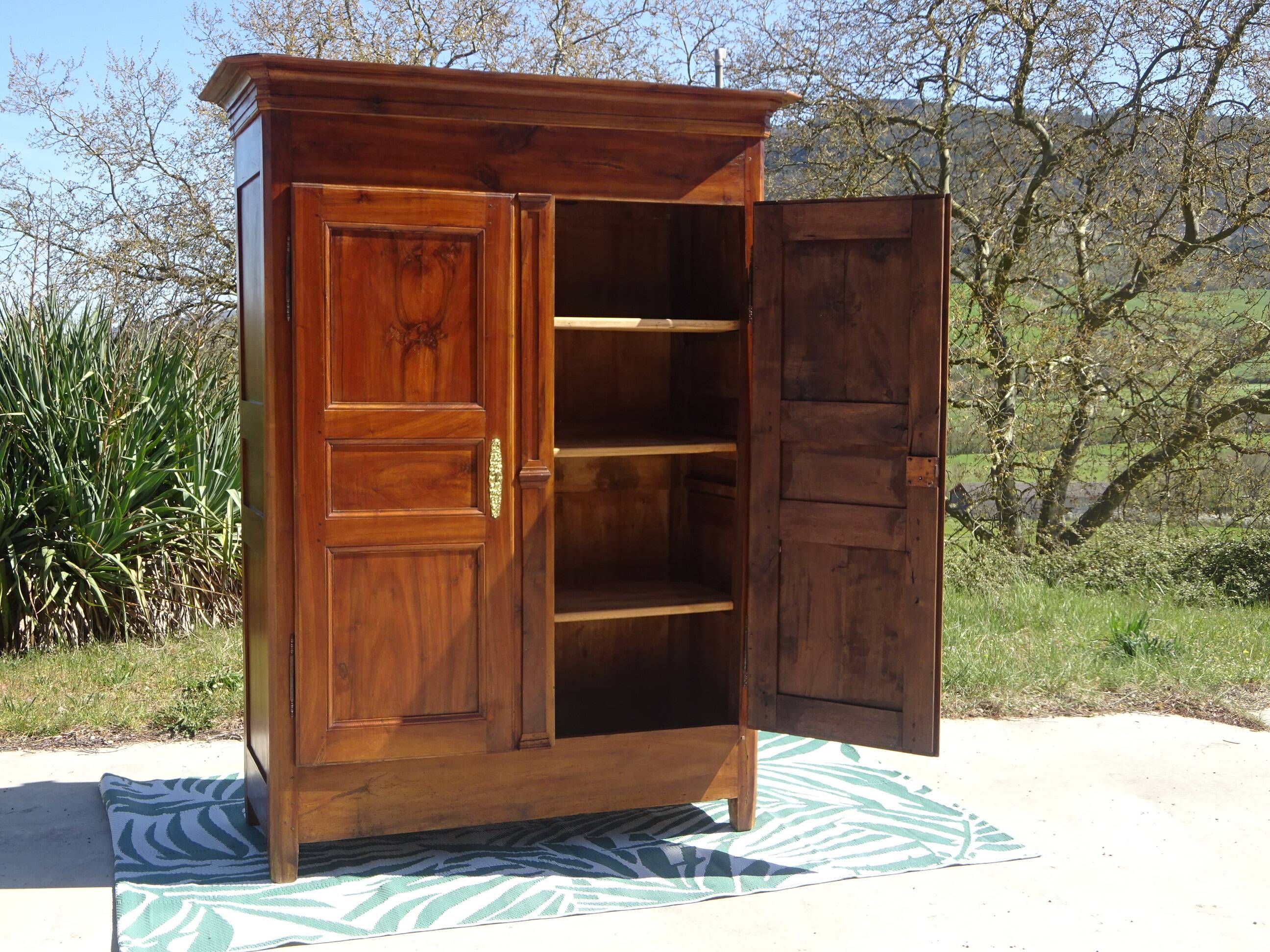 Ancienne armoire Louis Philippe en noyer