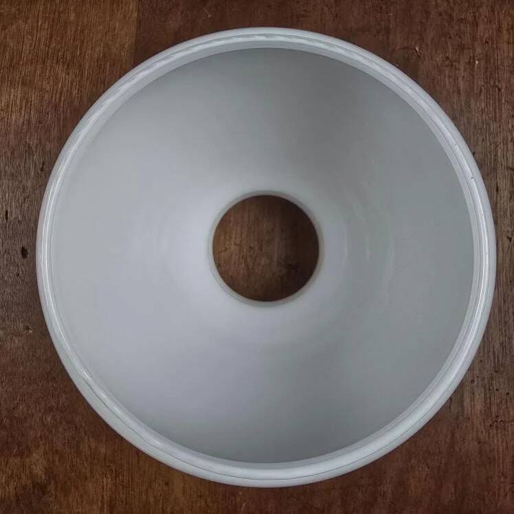 Globe abat-jour opaline blanche – Verre opale, bord ondulé – Style intemporel