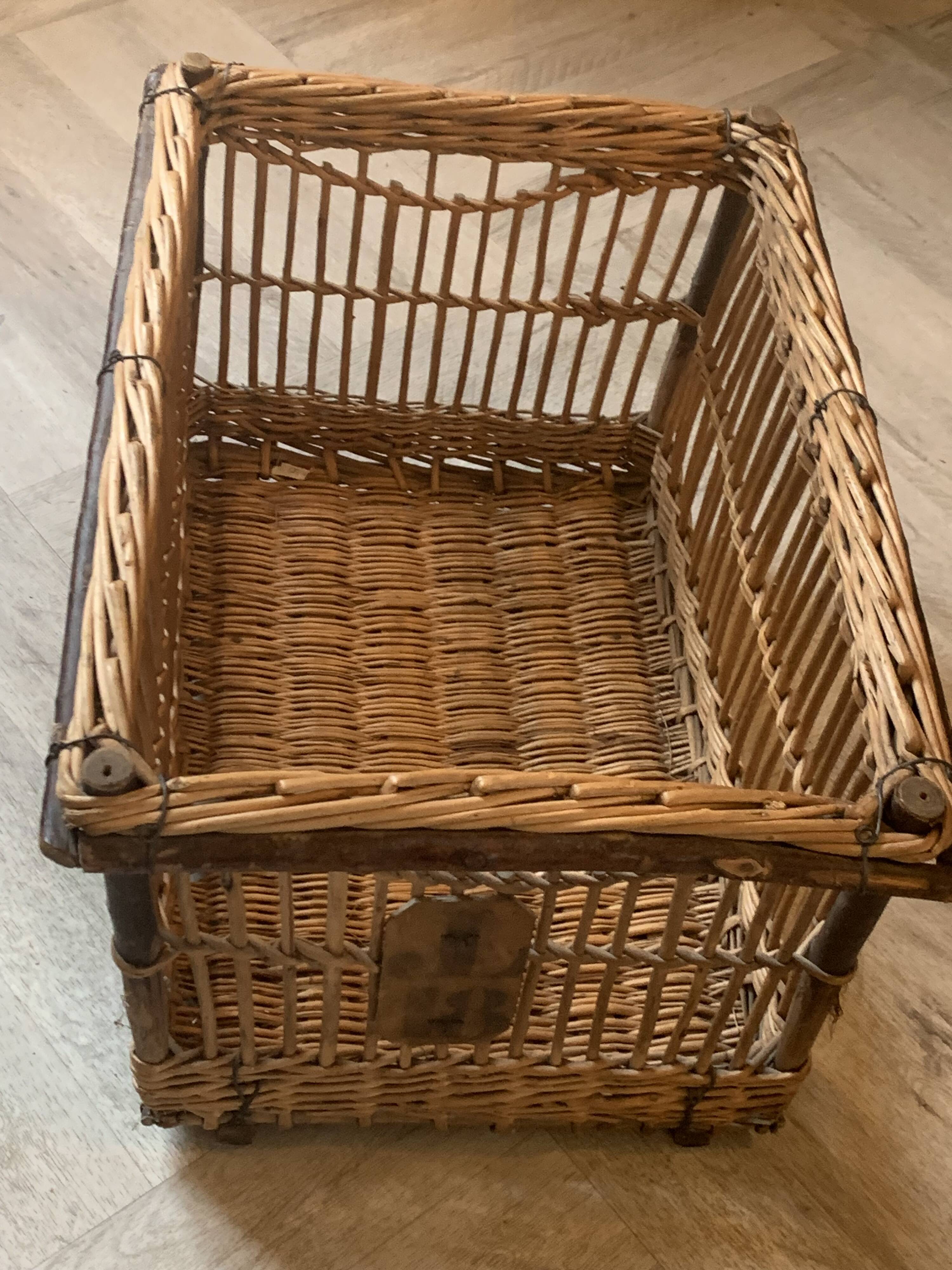 Large basket, rattan basket, old wicker linen basket
