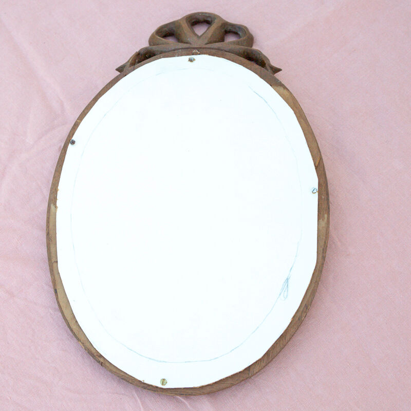 Oval mirror wood knot