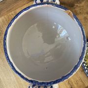 Soupière ancienne en terre cuite et faïence