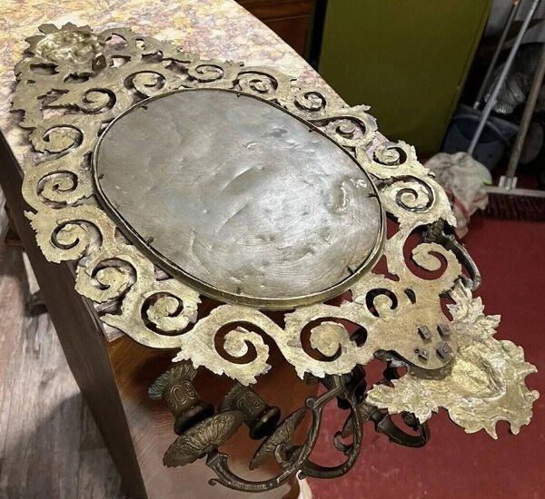 Paire de miroirs muraux anciens en bronze – style baroque, avec bougeoirs intégrés