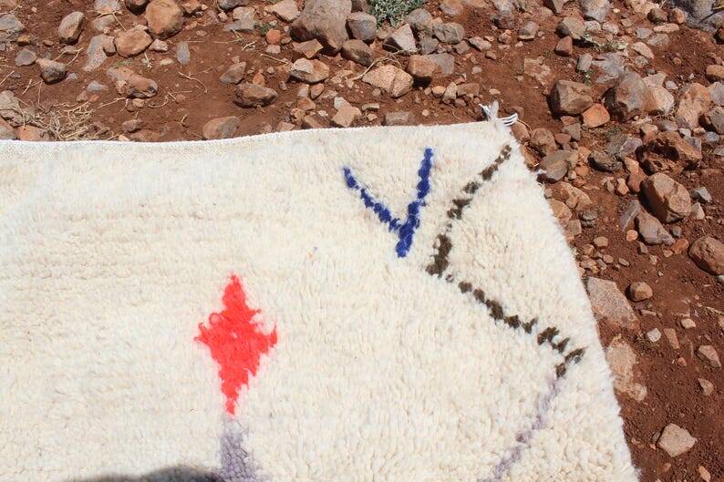 White decorated tablecloth 240cm x 140cm