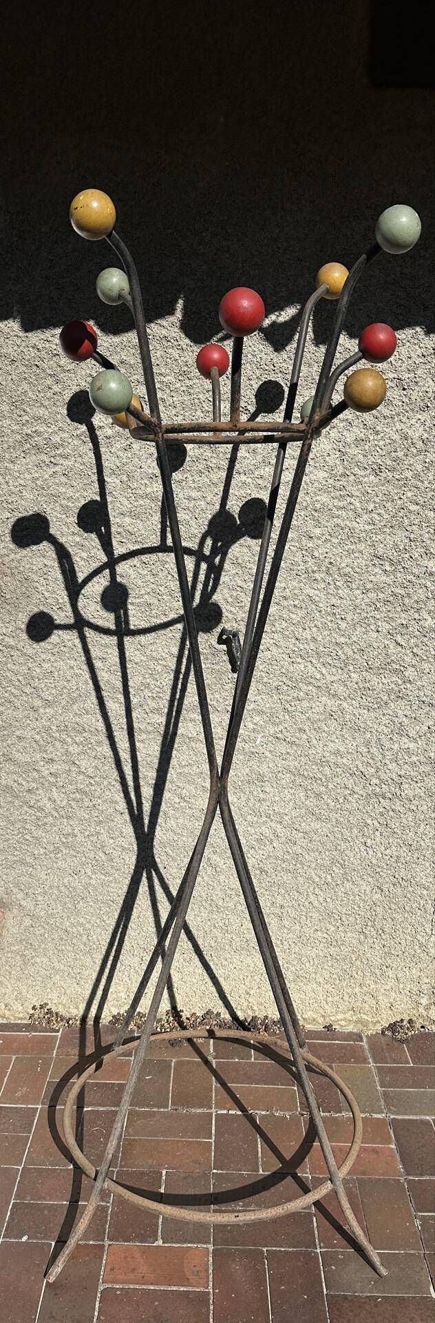 Ancien portemanteau en fer forgé type clé de sol par Roger Féraud