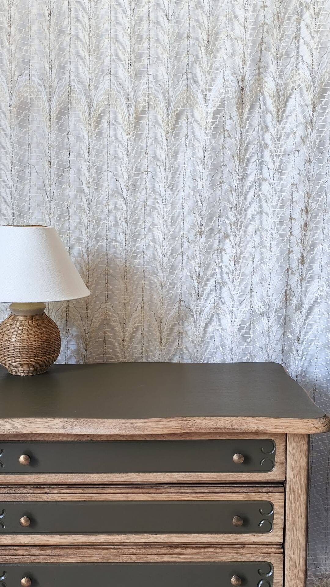 Small chest of drawers/nightstand