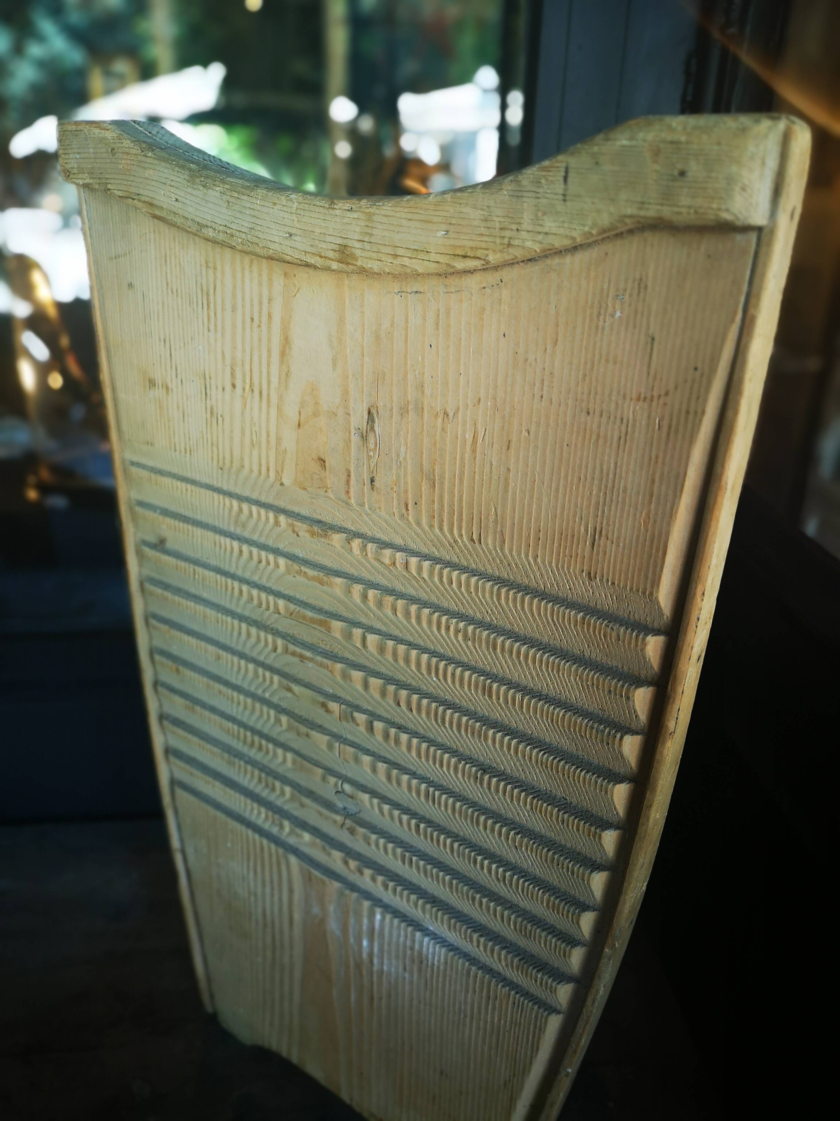 Wooden board to wash laundry