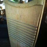 Wooden board to wash laundry