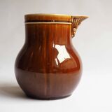 Pitcher with side handle