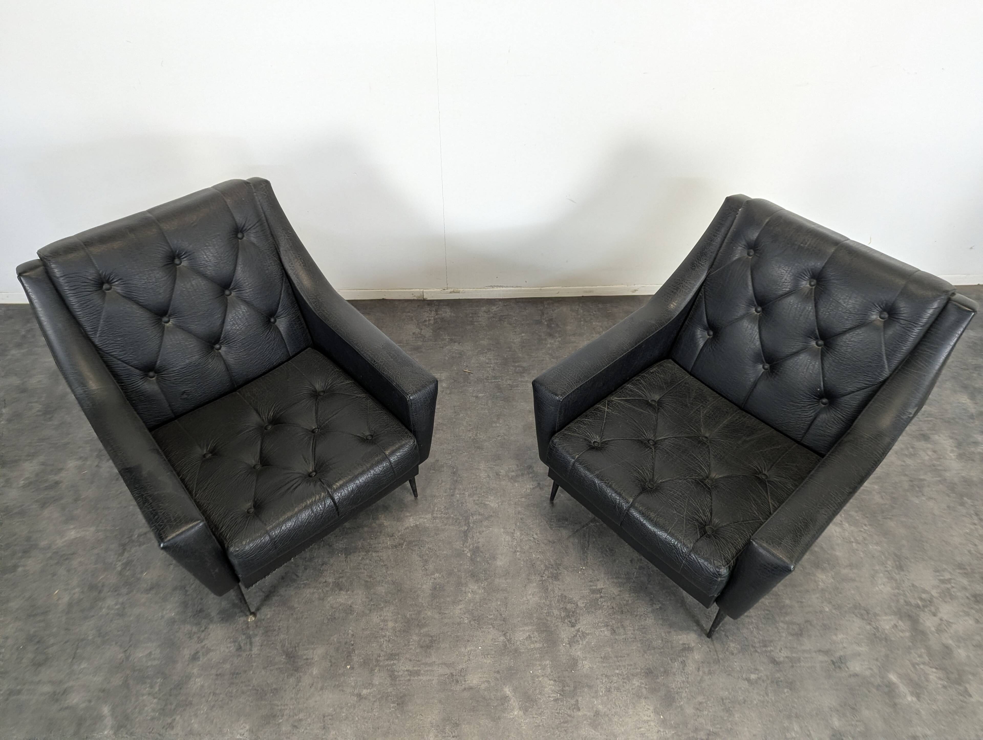 Paire de fauteuils design italien en skaï noir