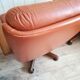 Paire de fauteuils pivotant havane vintage Italie