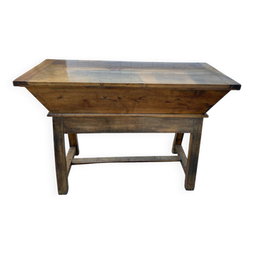 Provencal kneading trough in solid walnut