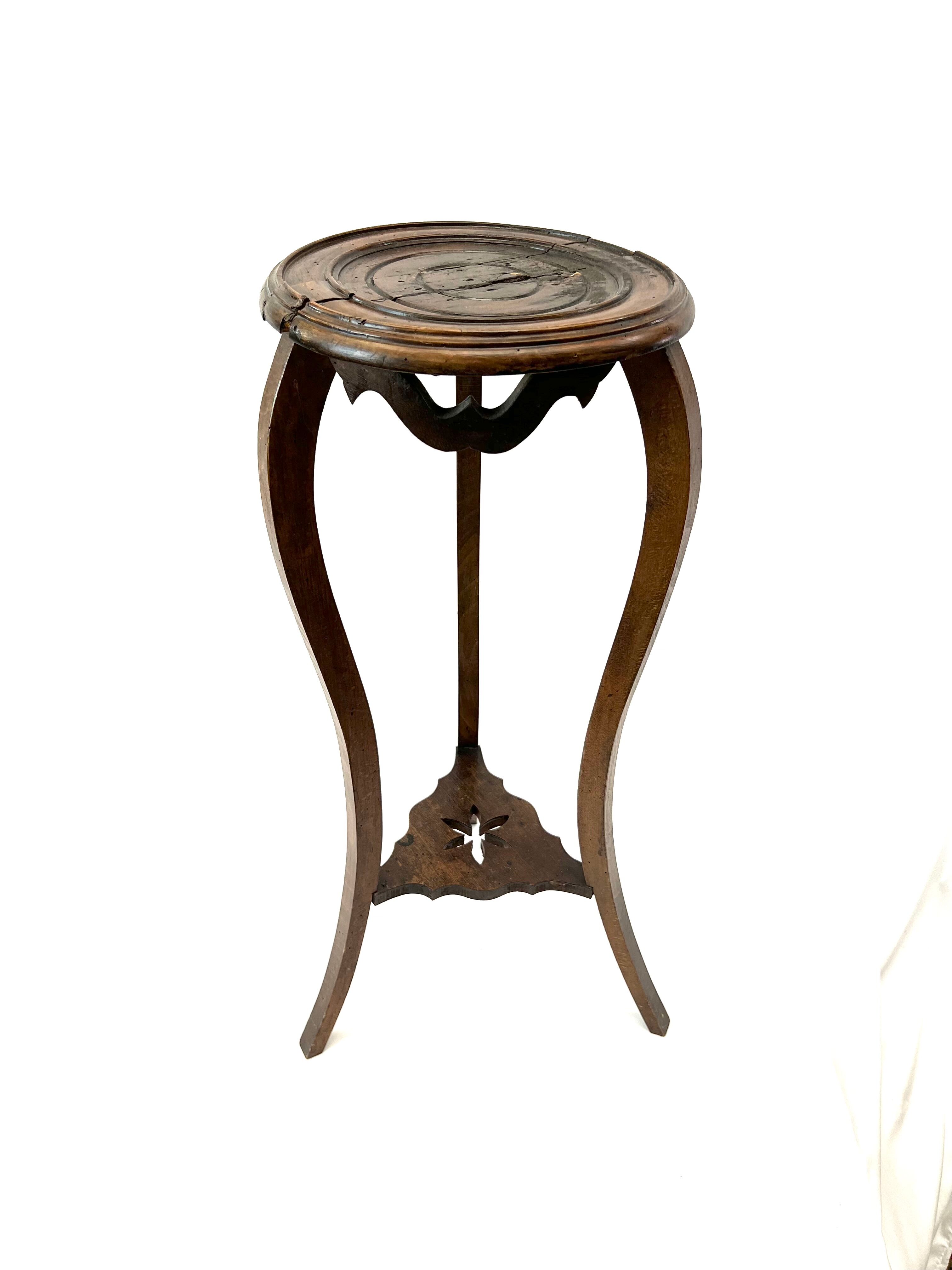 Tripod roundwood gueridon