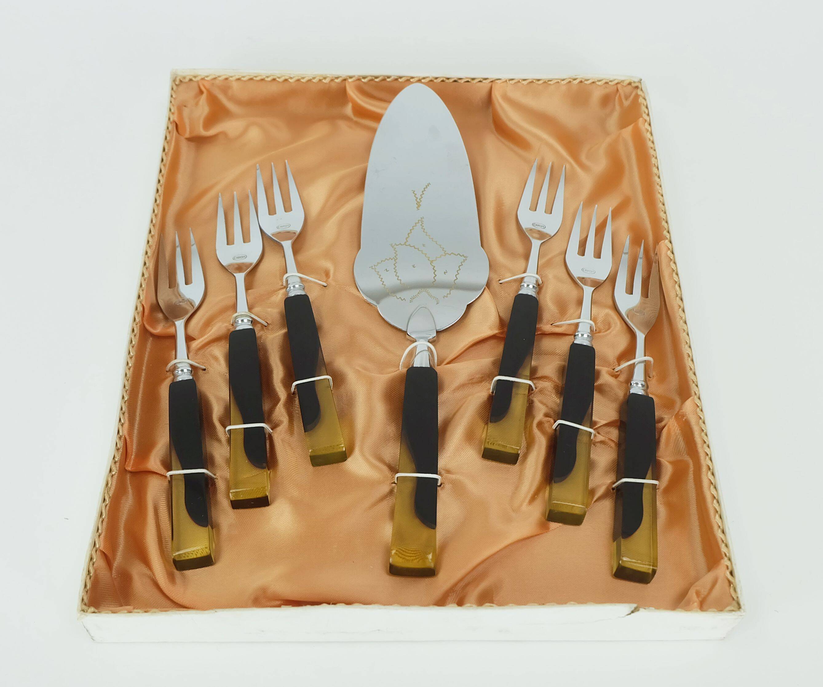 Art déco cake lifter and 6 cake forks black bakelite and lucite cake set