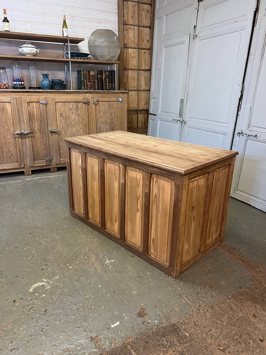 Jeweller's counter with drawers furniture