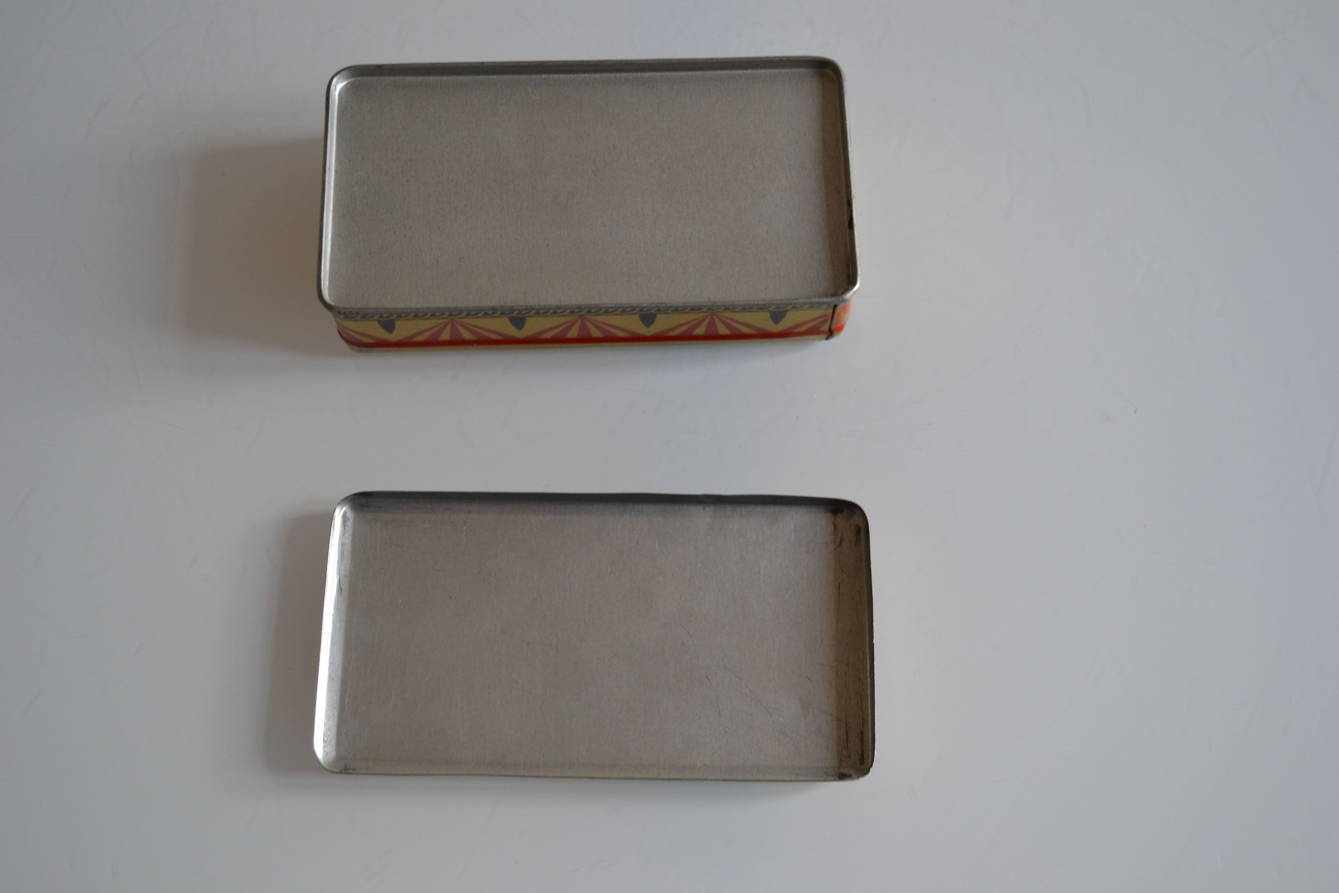 Advertising box toffee cora tole lithograph