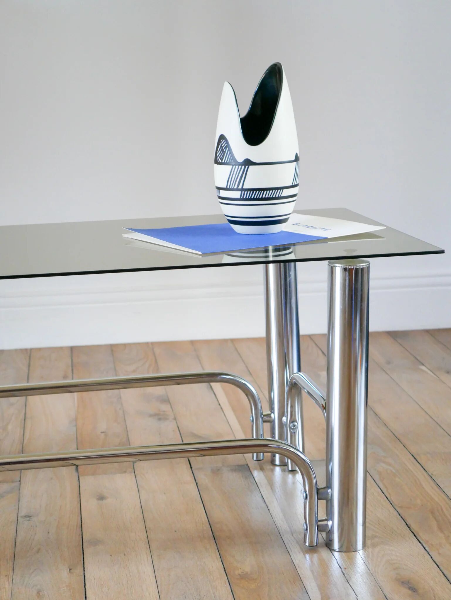 Rectangular coffee table in chrome and smoked glass, design, 1970 - 84 x 38 x 36 cm