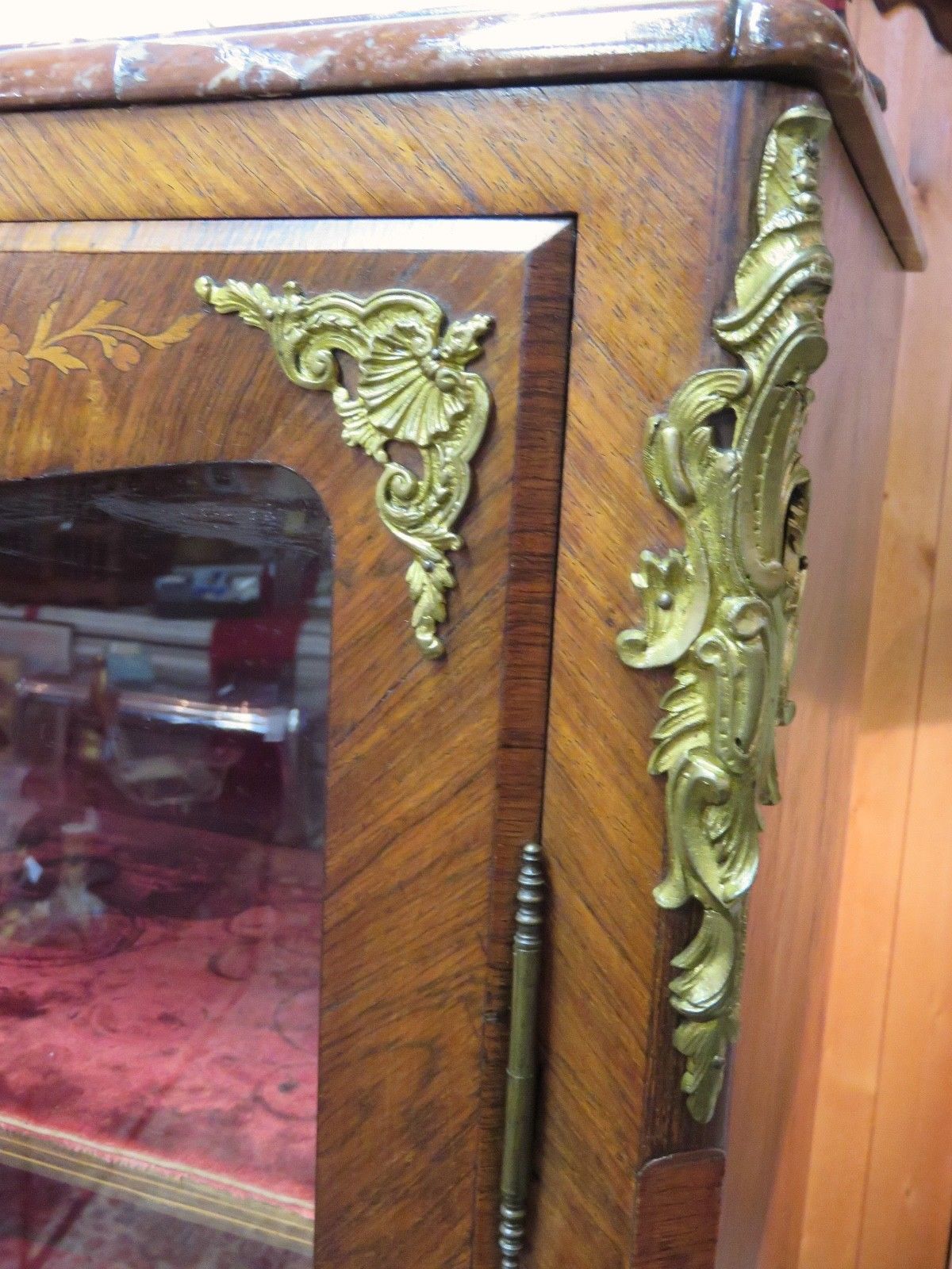 Showcase bronze Louis XV decorated with marquetry veneer
