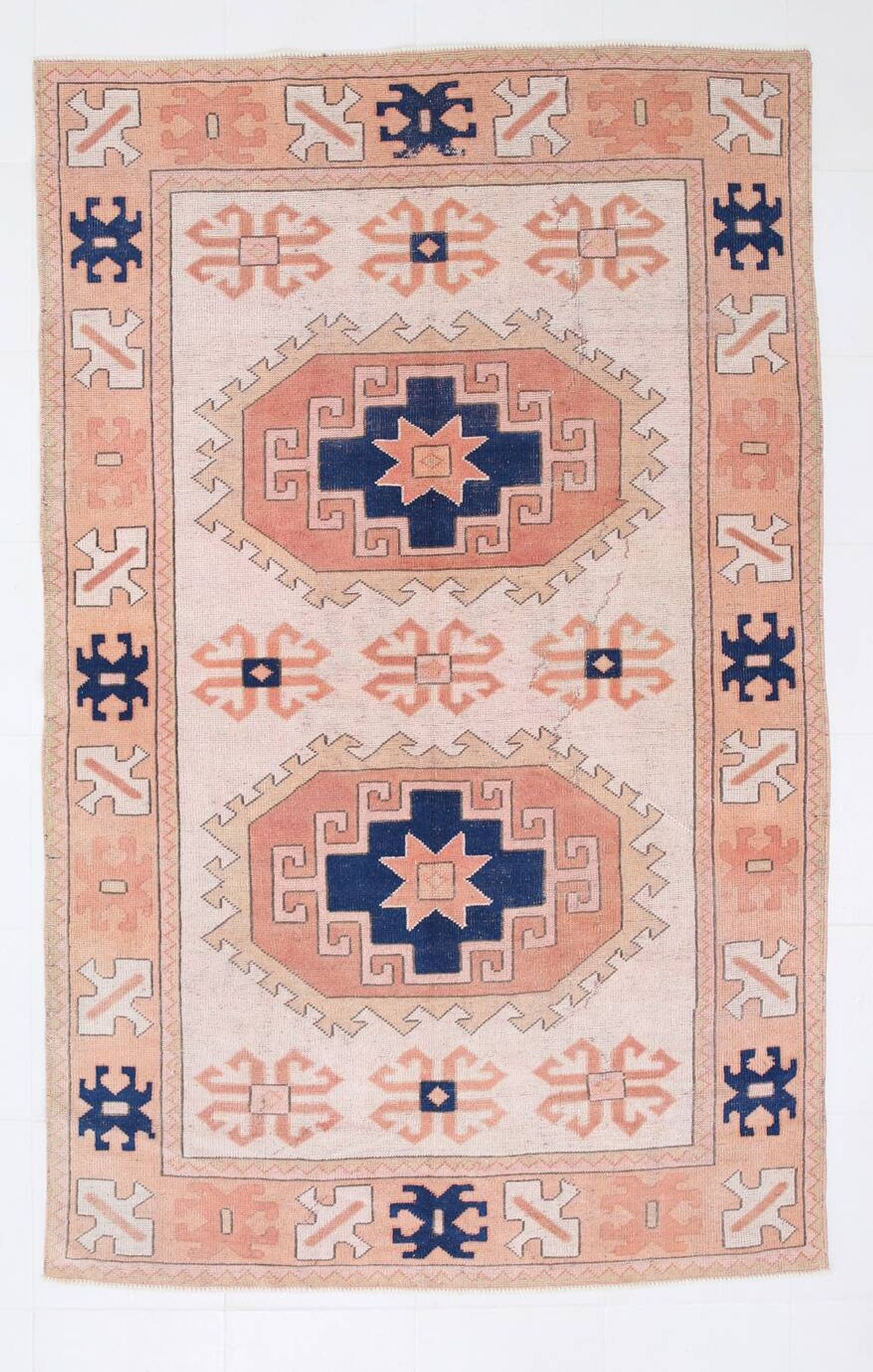 Tapis persan bleu marine et crème