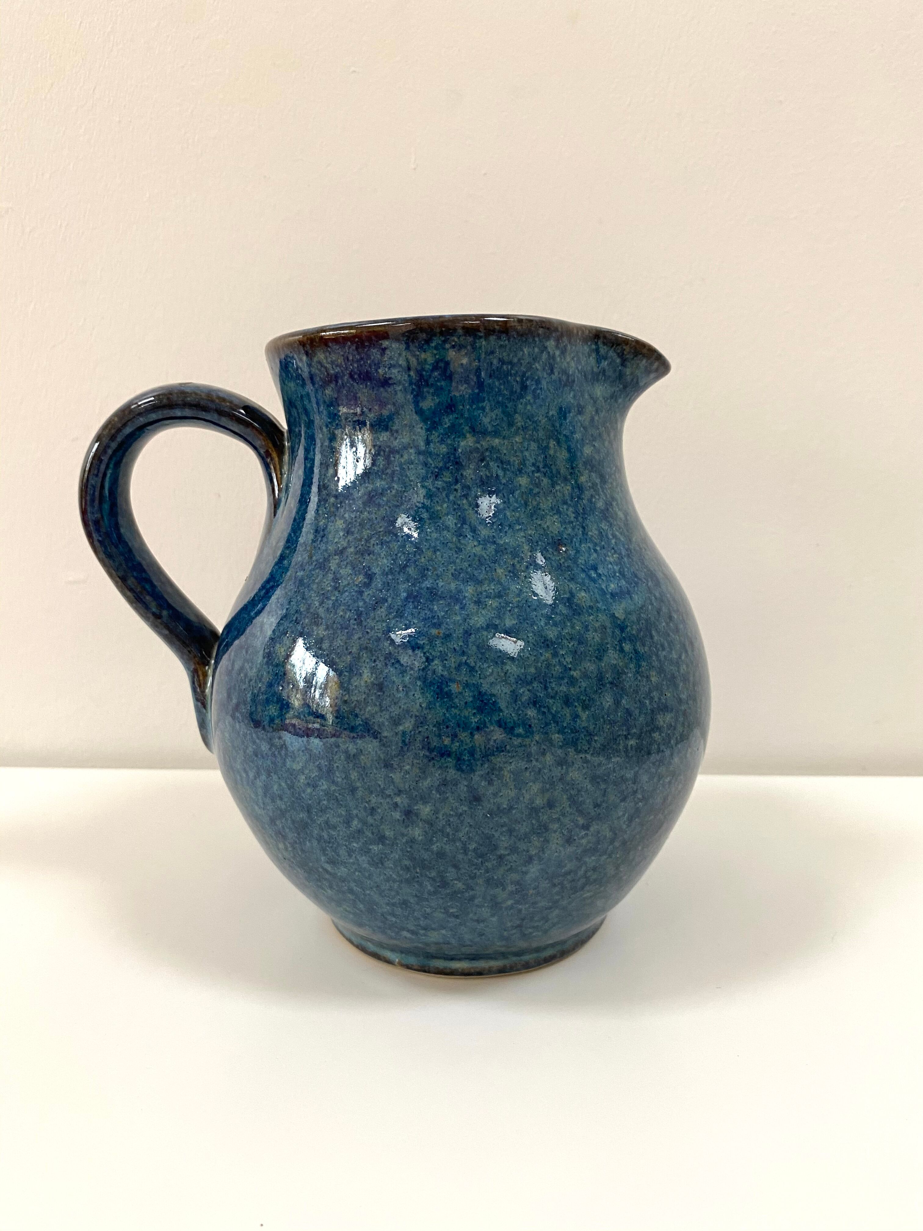 Pichet vase en grès bleu des Manufactures Normand